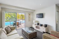 Oaks Port Stephens Pacific Blue Resort Отели в г. Уан Майл