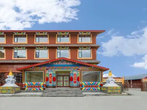 Songpan Zangwang Legend Resort Hotel (Huanglong Jiuzhai High-speed Railway Station)