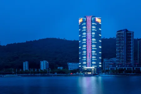 Lavande Hotel (Shaoguan Bishui Huacheng) Отели в г. Шаогуань