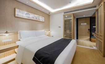 Jianguo Hidden Hotel (Shanghai Lujiazui Binjiang Center Expo Park Store)