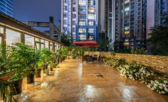 Qu County Garden Business Hotel (Fortune Center Store)