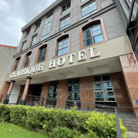 Classique Hotel Отели рядом с достопримечательностью «Торговый центр City Square»