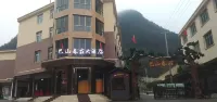 Wanyuan Bashanchunzhuang Grand Hotel Hotels near Batai Mountain