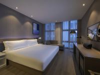 桔子酒店(上海浦东机场店) - 高级大床房