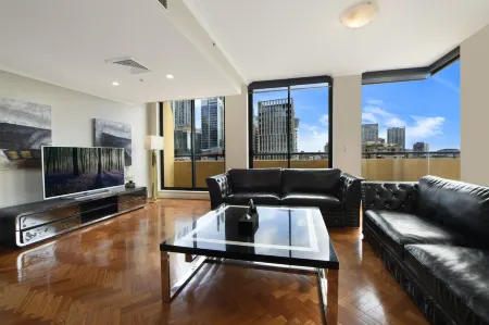 YEHS Hotel Sydney Harbour Suites Отели рядом с достопримечательностью «Сиднейский Таун-холл»