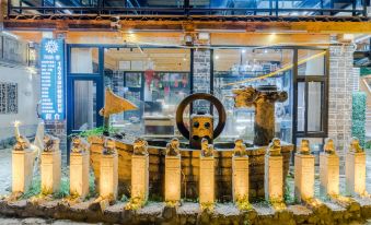 Huasao·1949 Designer Parent-Child Vacation Type Smart Homestay (Nanjing Yunshuiyao Waterwheel Store)