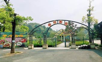 Qingyuan Hengda Gulong huangteng hot spring villa