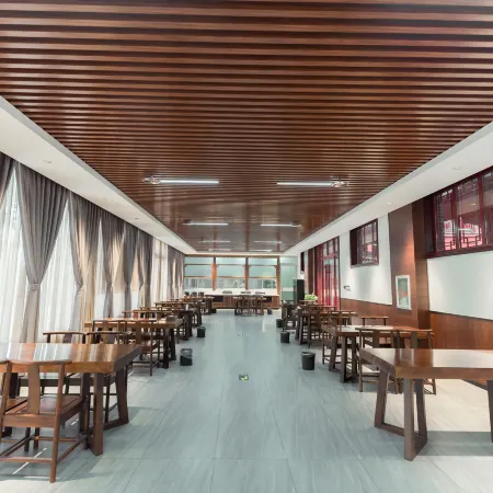 Sheqi Dongming Inn