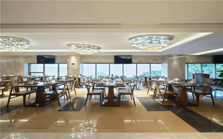 Li Cai Tian Qi Hotel