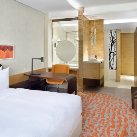 Crowne Plaza DUBAI MARINA by IHG Отели рядом с достопримечательностью «Кинотеатр Roxy JBR»