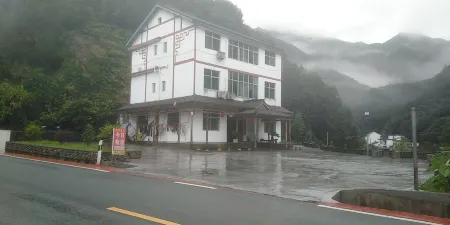 Sanqingshan Taoyuan Inn Отели в г. Десин