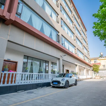 Baoshan Jiahu Hotel