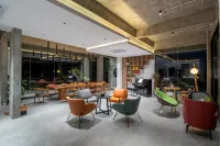 Floral Lux Hotel · Fifty-third Degree Zhuxia Hotel (Kaiping Diaolou Branch) Hotel a Kaiping