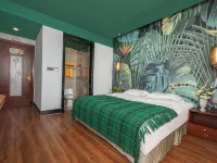Country Garden Phoenix Hot Spring Center Soup Kitchen Hotels in Xianning