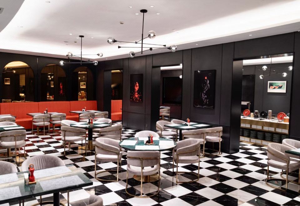 4. 래디슨 레드 상..