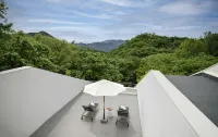 Commune by the Great Wall