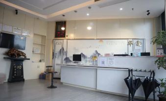 Huating Business Hotel