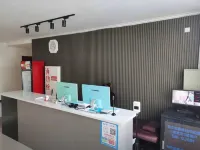 Kezuohouqi Xinxin Fashion Hotel Hotel a Ganqika Railway Station