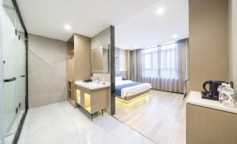 Holiday Inn Express Miko