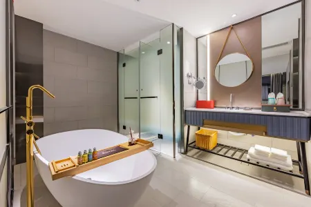 Wuhan Rejoice by Argyle Hotel(Yellow Crane Tower &Tanhualin Store) Отели рядом с достопримечательностью «Yangsigang Yangtze River Bridge»