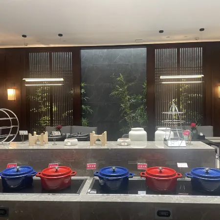 QIANNA HOTEL (Gongyi Huaxi Square)