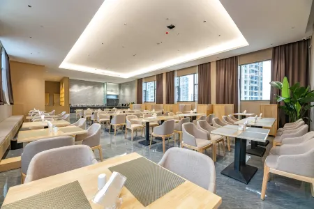 Rezen Select Hotel Guanghan Sanxingdui Отели рядом с достопримечательностью «Jinyan Square»