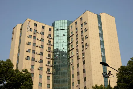 Duojiangnan Hotel (Yintai Department Store, Linping Pedestrian Street, Hangzhou)