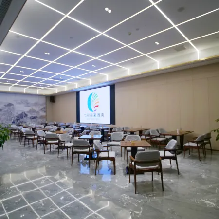 Colorful Yinhao Hotel