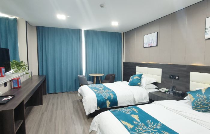 Baiya Hotel (Biyang Sixia Binhu Town Shop)