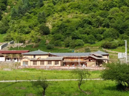 Pingwu Baimalang Residence Отели рядом с достопримечательностью «Baxijia Ancient Village»