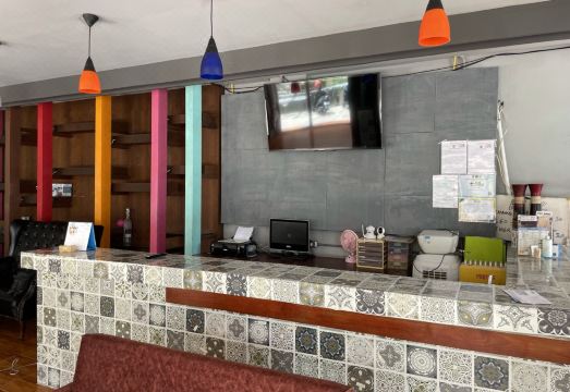 마담 인 파통의 깔끔한 리셉션 이미지