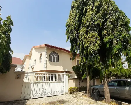 Top-Notch Suites and Apartments