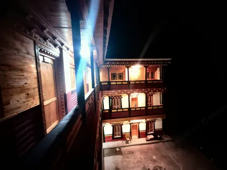 Banshan Yue Yi Lu Road Lihua Homestay (Zhonglu Tibetan Village)