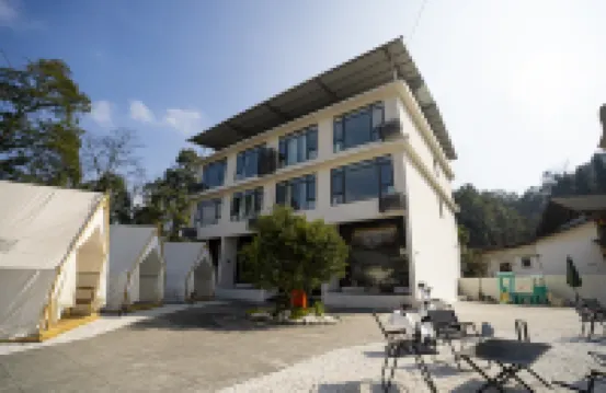 碧峯峽金山閣パンダ民宿 雅安のホテル