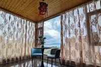 Fuxian Lake Court Inn