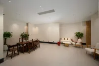 Yilong Ruiyun Hotel (Xinyang Railway Station Tianrun Square Branch) - ที่มีฟิตเนส