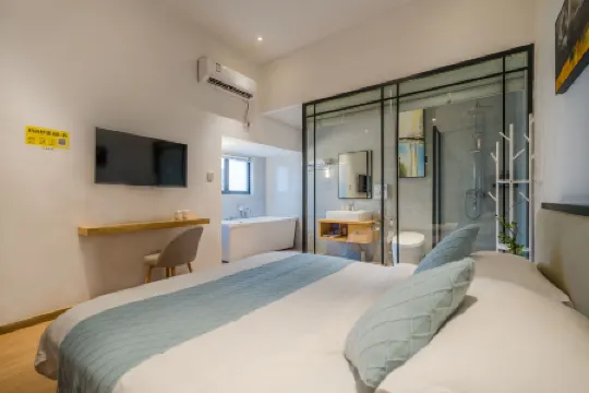 Hongcun Lane Wang·Light Luxury Holiday Homestay (Yuenuma Branch)