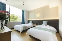 Dianjiang County Manyue Homestay - parking