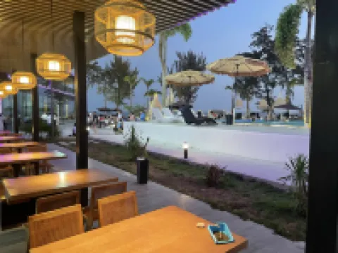 Lanhai Yijing Sea View Resort Hotel