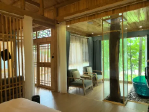 Huayao Guzhai Holiday Hotel