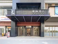 Lifeng Hotel (Urumqi Kashgar East Road Tongjia International Port Branch) Các khách sạn gần Urumqi Midong Administration School