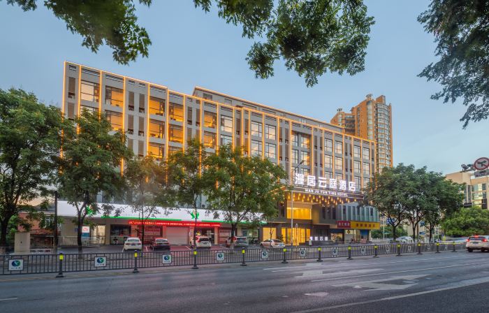 Manju Cloud Court Hotel