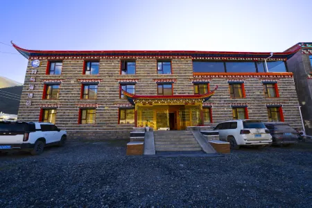 Yue Yu Hai Hotel (Gongga Mountain) Отели рядом с достопримечательностью «Quanhua Shoal»