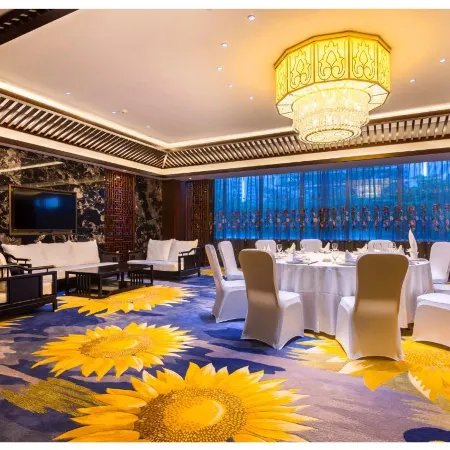 Wuzhou Riverside Grand Metropark Hotel