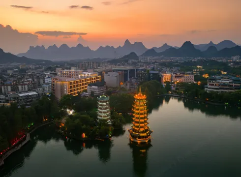 Ji Hotel Guilin Elephant Trunk Hill Sun and Moon Twin Towers