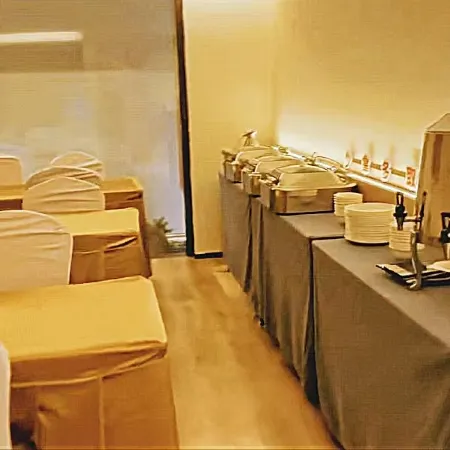 Cat's Faraway Hotel (Datong Dongxin Square T98 Brilliant Golden Street)