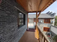 Breeze Courtyard