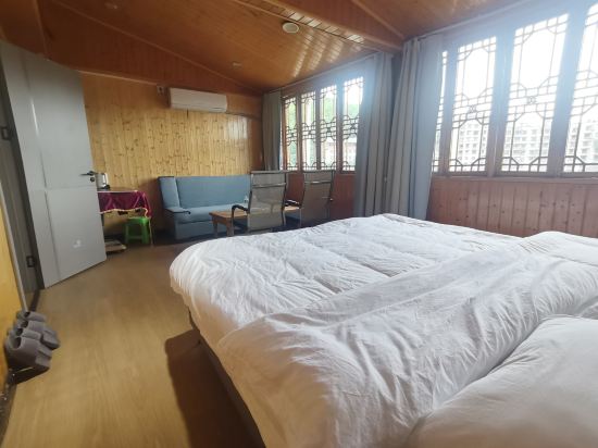 Qianyang Valley Homestay (Qianlingshan Park)