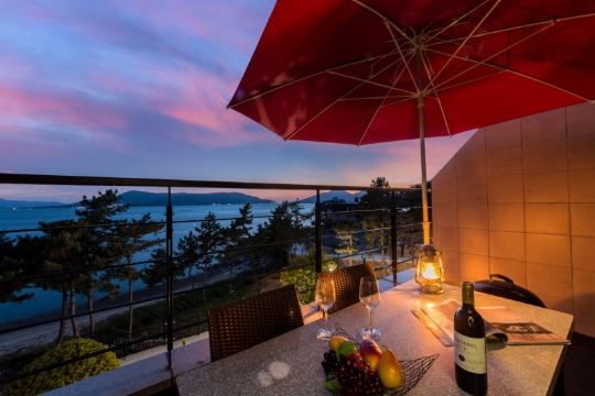 펜션 야외 수영장 모습