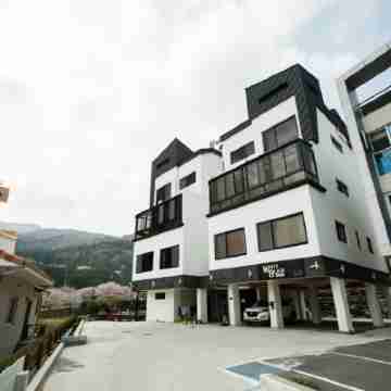 White Black Pension in Geoje Island Hotel Exterior